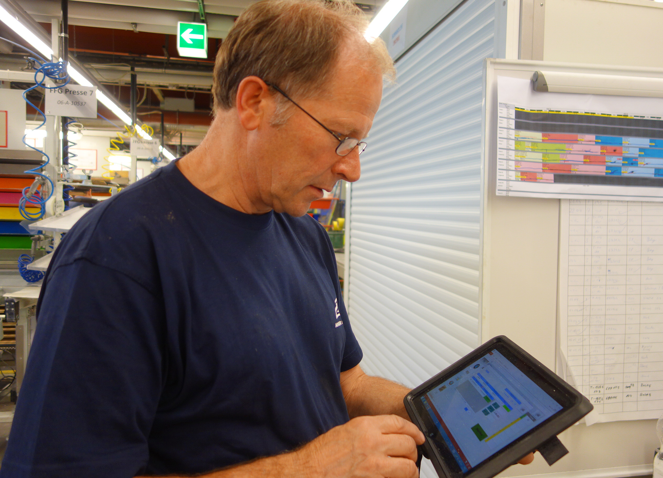 Amer Winter Sports hat im Werk Altenmarkt massiv in den Ausbau der internen IT-Systeme investiert. Enorme Datenmengen können verarbeitet werden. Dadurch wird die Flexibilität erhöht und das rasche Um- und Einstellen auf individuelle Kundenanforderungen möglich. Foto: Amer Winter Sports Equipment (frei)