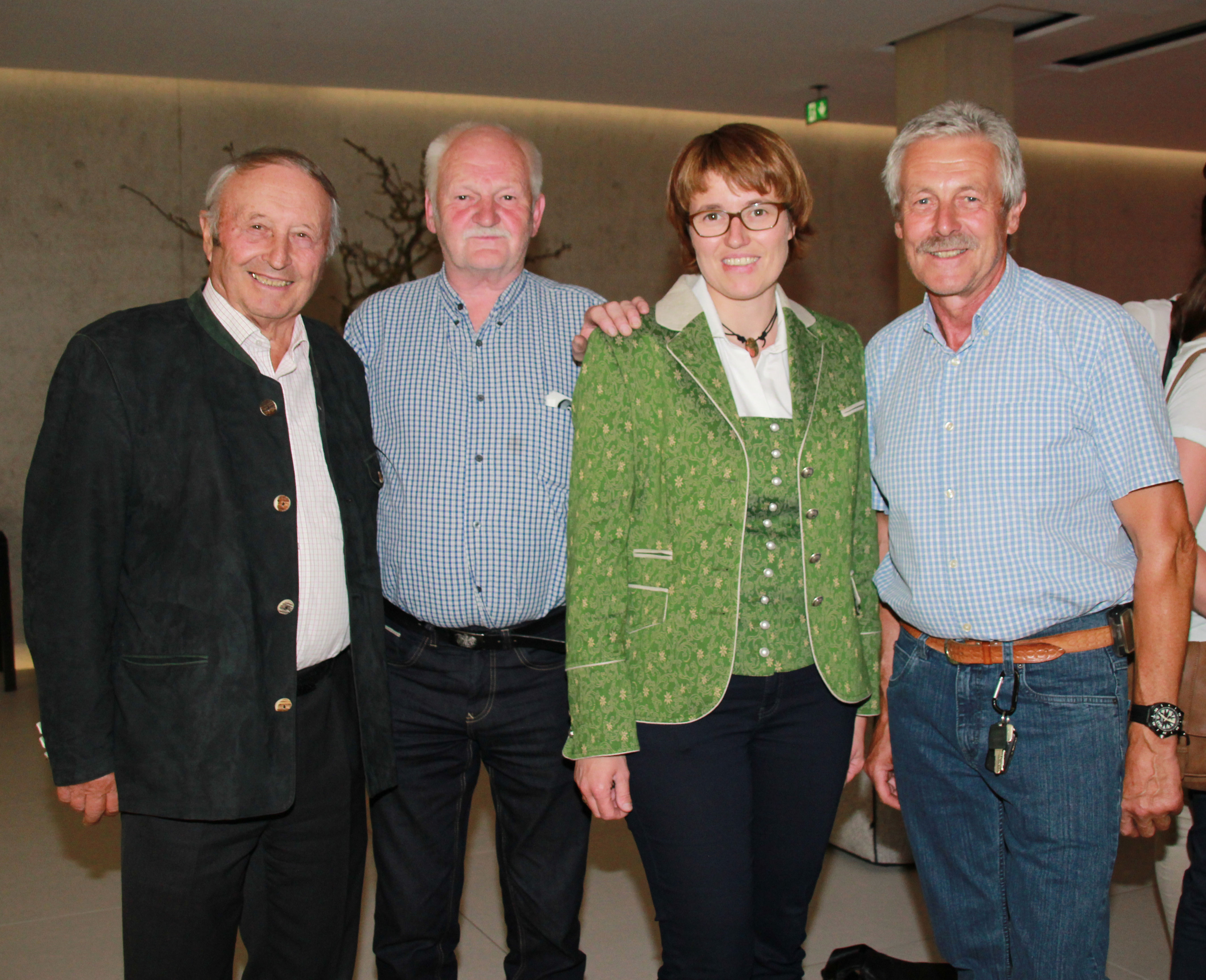 Waren von den Ausführungen zur modernen Regionalentwicklung angetan: Josef Fill, August Weidenholzer, Bezirkshauptfrau Ried Yvonne Weidenholzer und Karl Ehwallner, Bürgermeister von Utzenaich im Innviertel (v.l.n.r.). Foto: Hot Spot! Innviertel (frei)