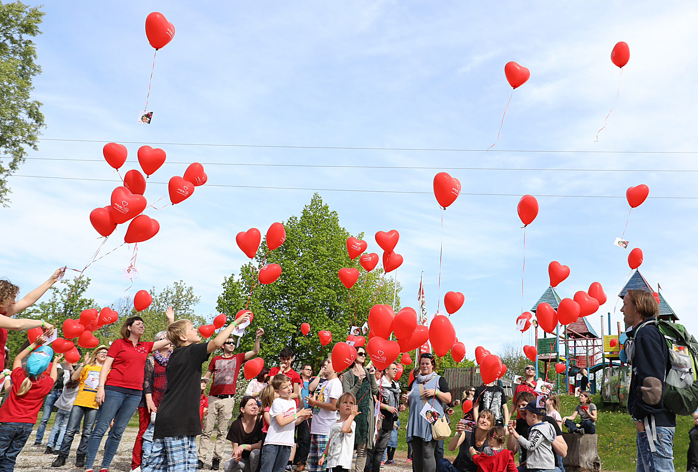 Premiere feierte der 1. Österreichische Luftballonstart von Herzkinder Österreich. Exakt um 16 Uhr war Startschuss an sieben verschiedenen Veranstaltungsorten in Österreich. Foto: JR Photography – Jasmina Rahmanovic (frei)