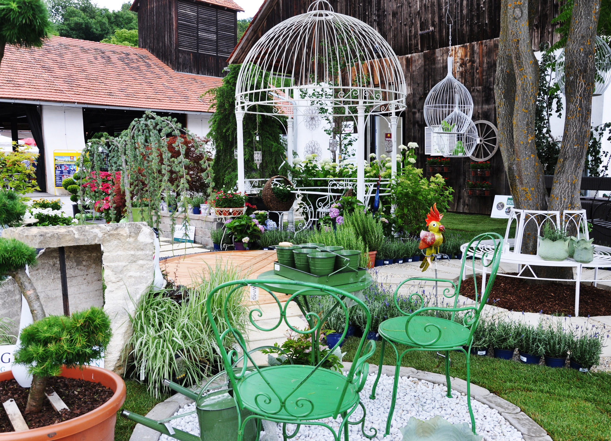 Ausgefallene Pflanzen, Gartengestaltung und neue Trends bei Gartengeräten stehen unter anderem im Mittelpunkt der Gartenschau Südsteiermark, die von 4. bis 7. Juni 2015 im Naturparkzentrum Grottenhof stattfindet. Foto: Gartenschau Südsteiermark (frei)