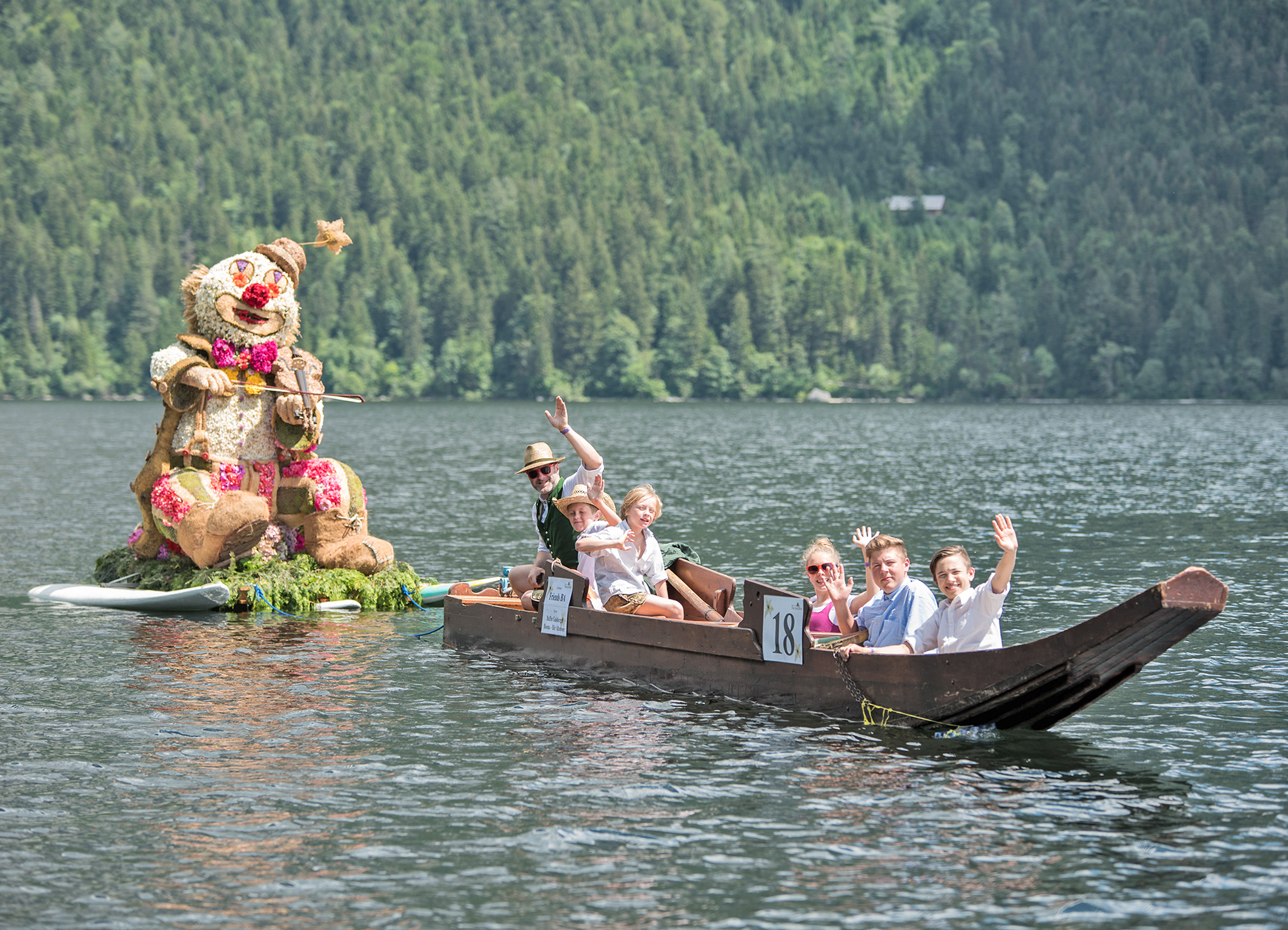 Bild 1: Der Nachwuchs bei Korsoteilnehmern ist das Kapital für die Zukunft des Narzissenfestes. Der Clown von Friends BA entschied 2018 Stadt- und Bootskorso für sich. Fotos: Narzissenfest/Stephan Pelizzari (frei)