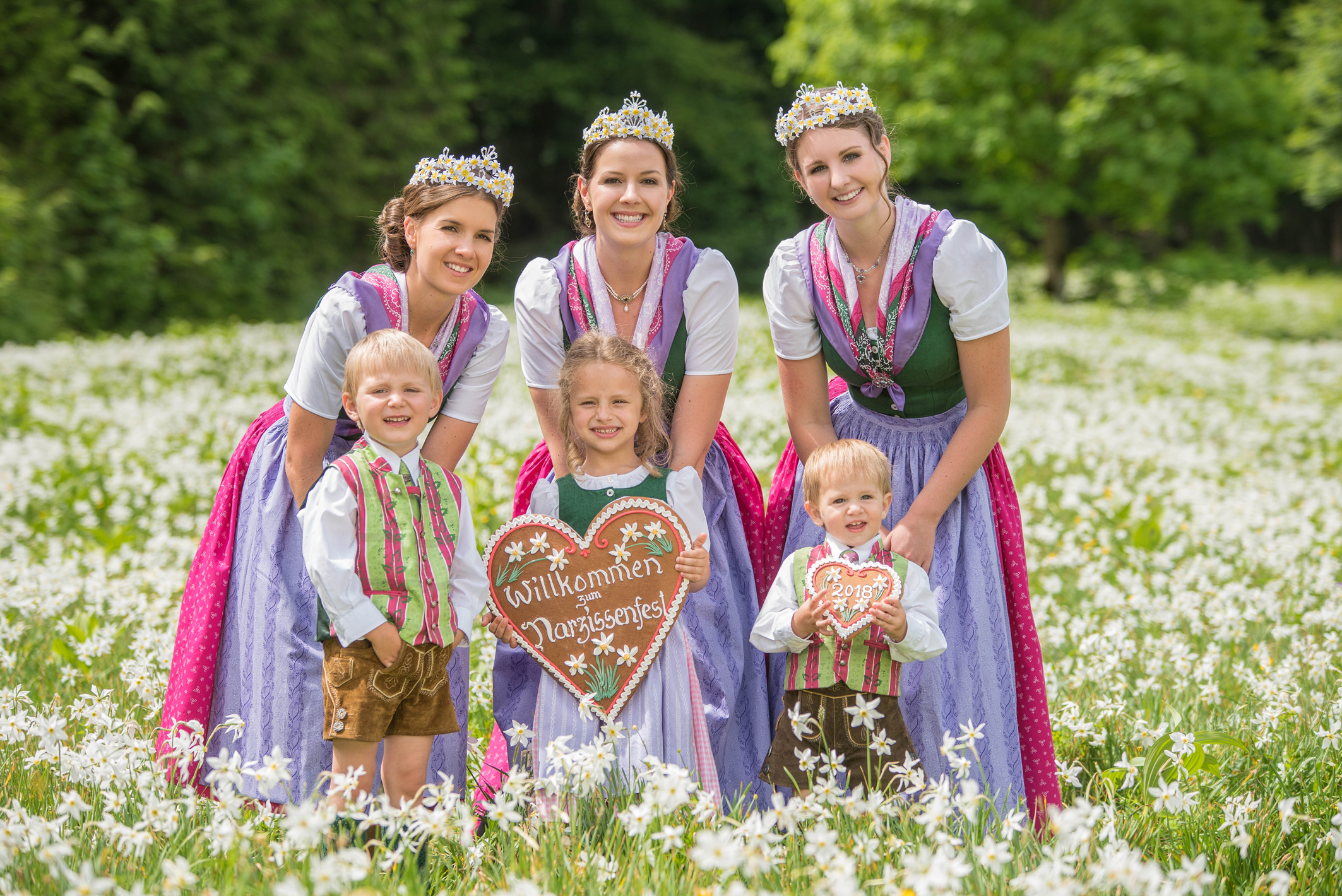 Die Wetterprognosen sagen für den Festsonntag des Narzissenfestes einen schönen sonnigen Tag voraus. Die frisch gebackenen Narzissenhoheiten freuen sich auf einen perfekten Korsosonntag. Foto: Stephan Pelizzari/Narzissenfestverein (frei)
