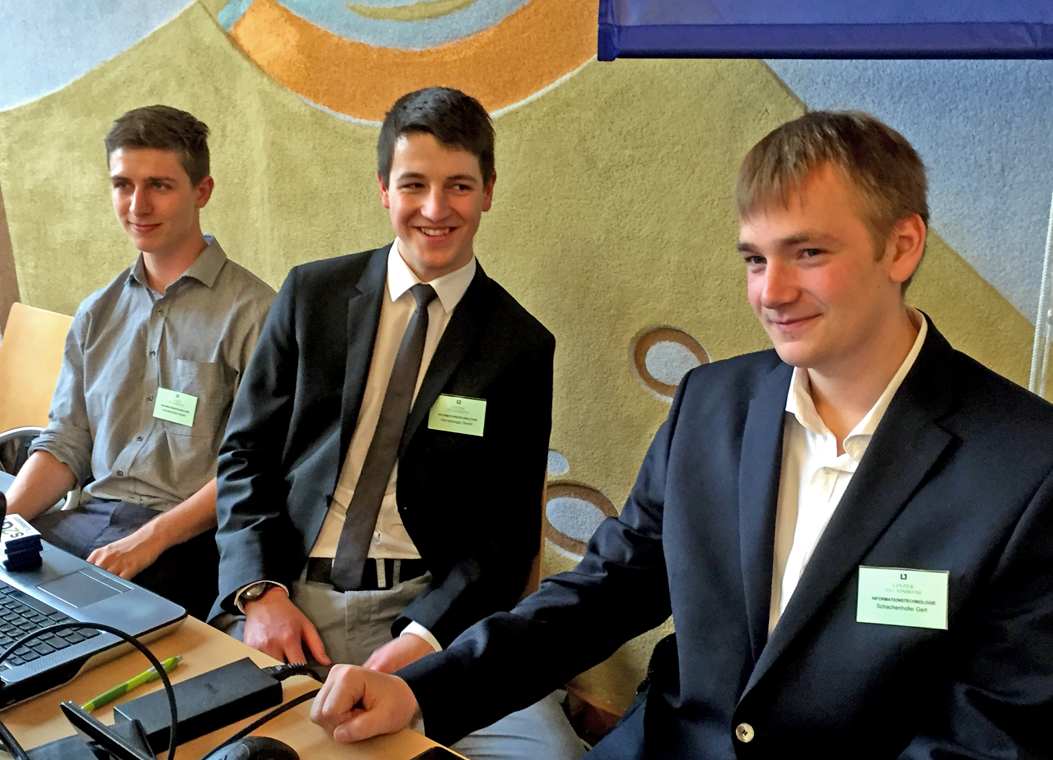 Daniel Hennerbichler, Daniel Steinerberger und Gert Schachenhofer implementierten für ihre Diplomarbeit am LITEC gemeinsam mit s2G.at ein Softwaremodul zur Lagerverwaltung. Foto: S2G.at GmbH