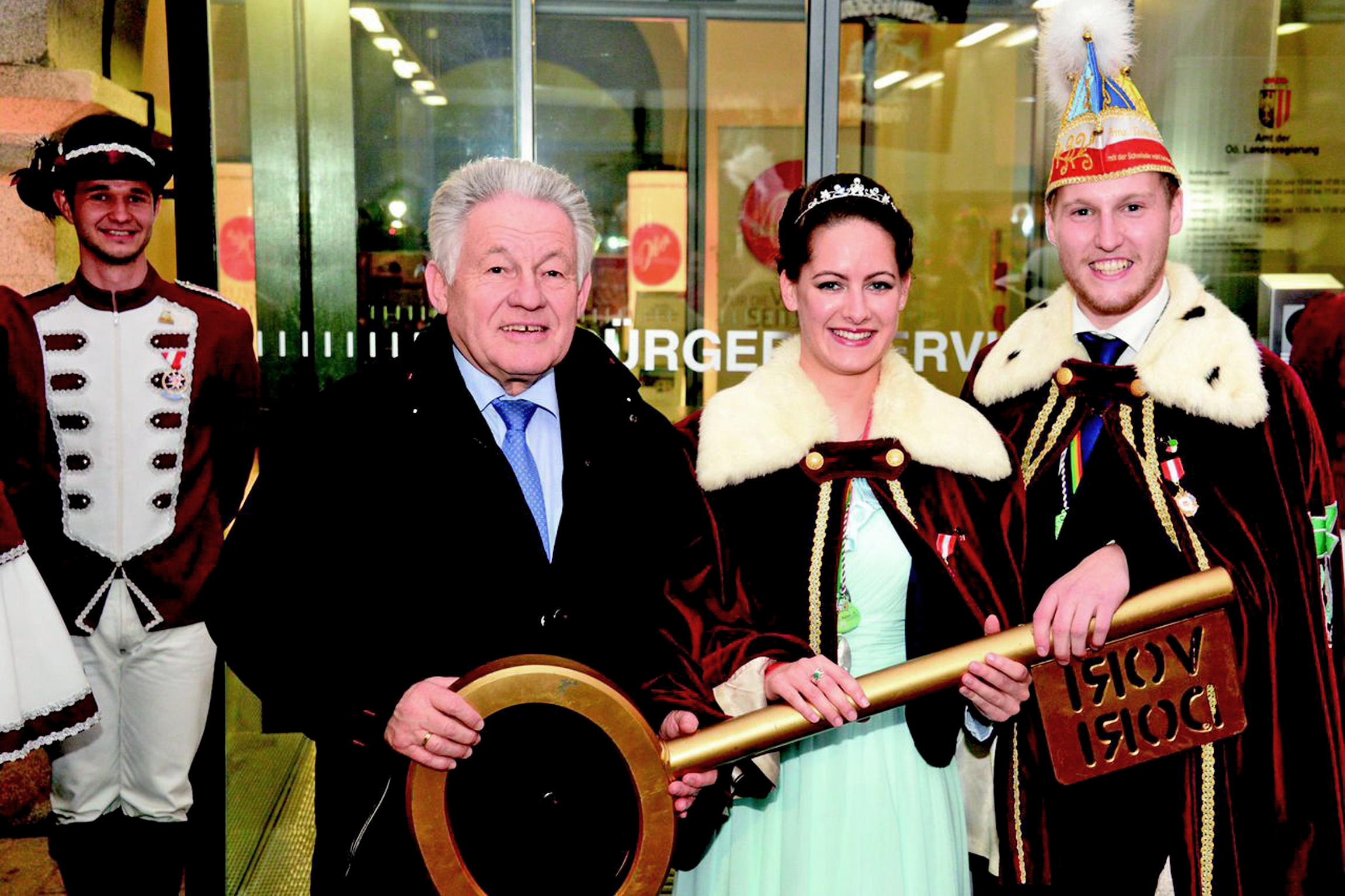 Das Landesprinzenpaar 2015 aus Vorchdorf mit Landeshauptmann Dr. Josef Pühringer Foto: Voridori Faschingsgilde Vorchdorf (frei)
