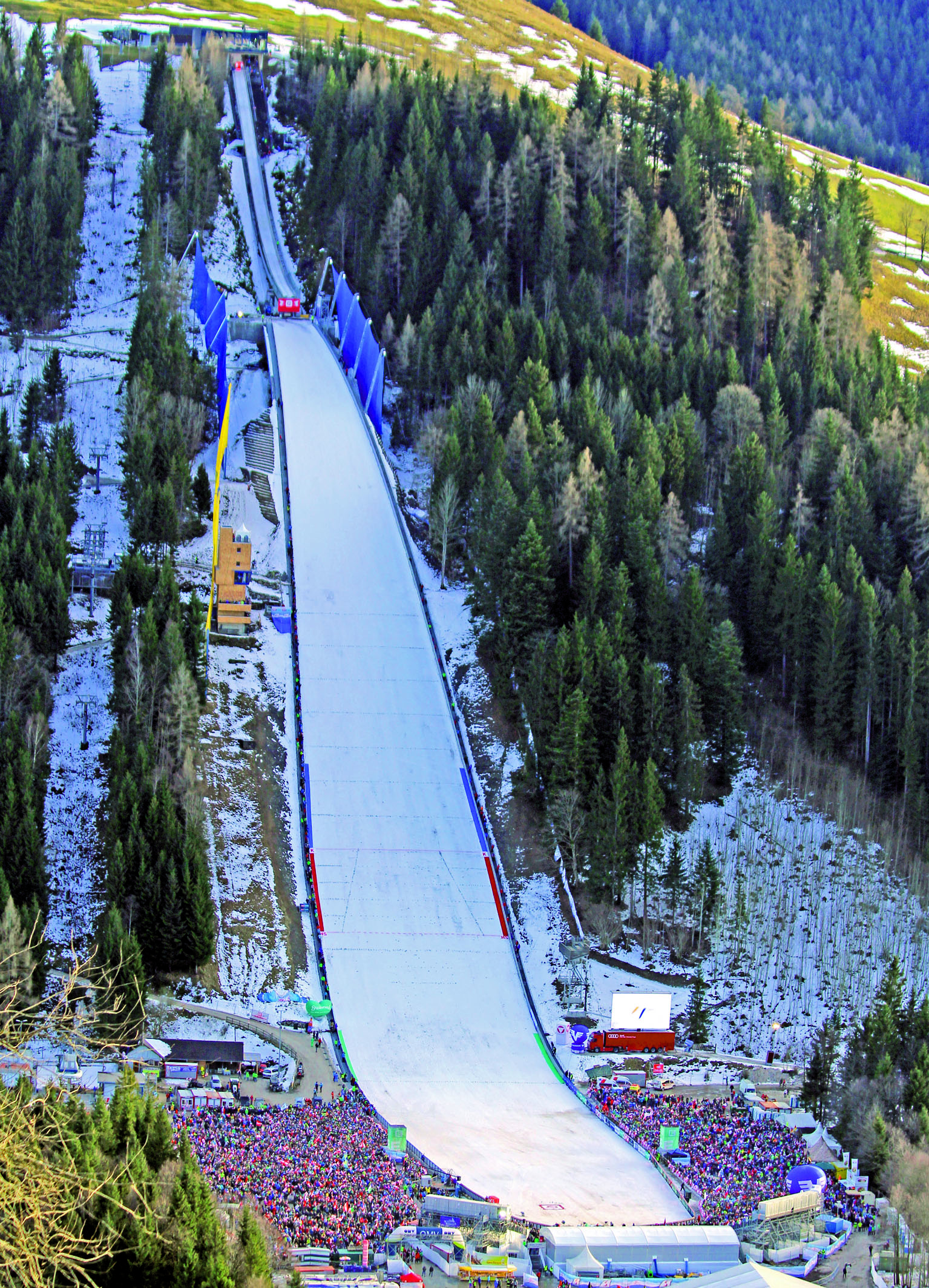 Der Kulm zwischen Bad Mitterndorf und Tauplitz steht von 14. bis 17. Jänner 2016 ganz im Zeichen der Skiflug-WM. Foto: Gerald Marl (frei)