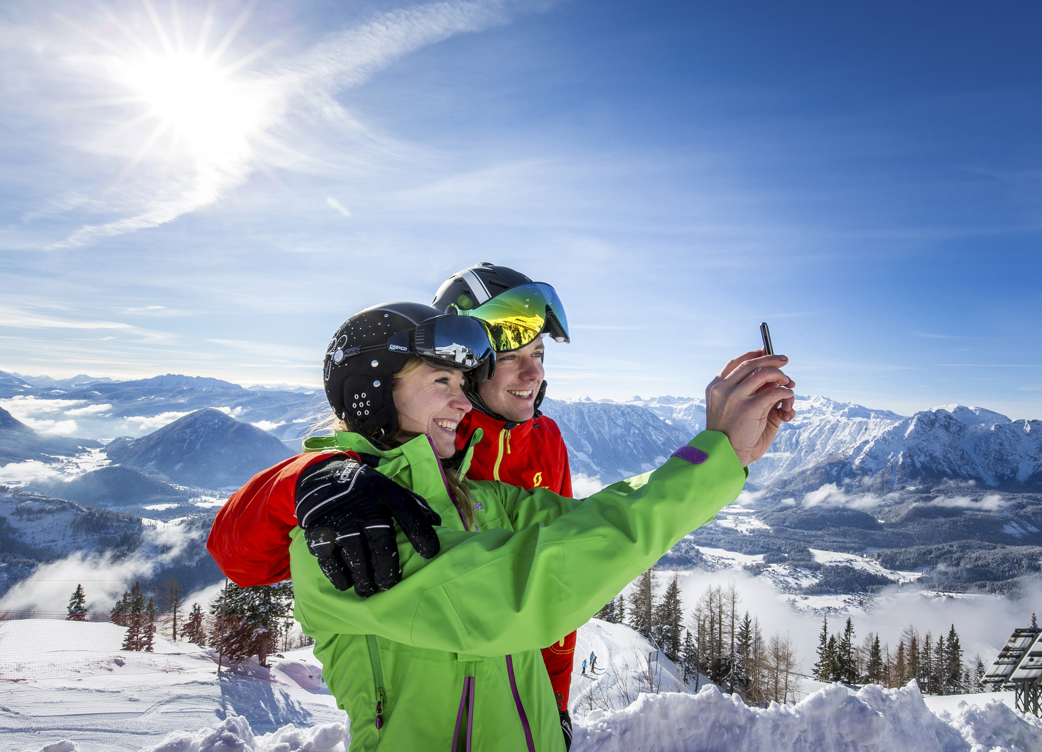Mit dem Handy können im Skigebiet Loser Altaussee Geschwindigkeit, Höhenmeter sowie Pisten- und Liftkilometer abgerufen werden. Foto: Tom Lamm/Tourismusverband Ausseerland-Salzkammergut (frei)